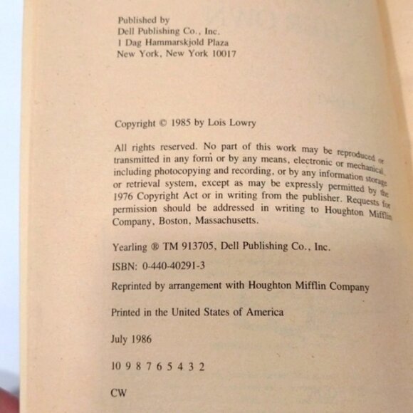 Lot of 4 Kid's Paperback Books Anastasia by Lois Lowry Dell Yearling Books 1980s - Picture 6 of 10